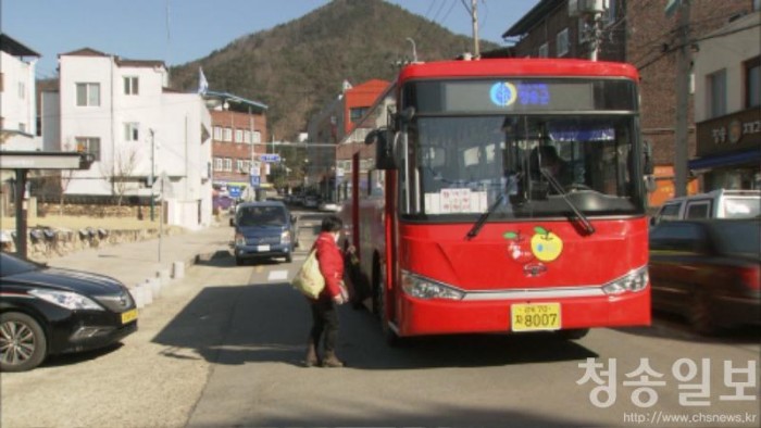 221227보도자료(청송군, 전국 최초로 버스이용 전면 무료[군민, 관광객 누구나 제한 없이 내년부터 무료이용 가능]) (1).jpg
